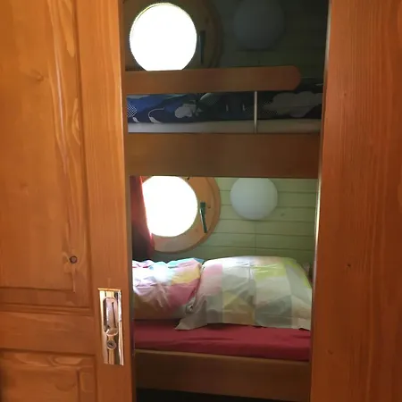 Confortable A Saint-pardoux Avec Piscine Partagee בית נופש