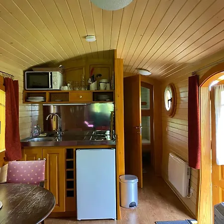 Holiday home Confortable A Saint-pardoux Avec Piscine Partagee *